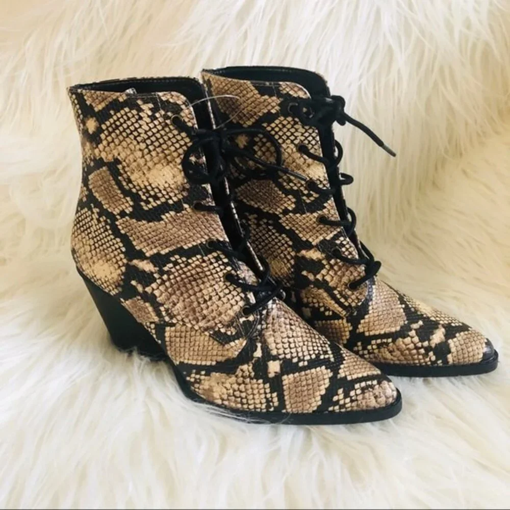 Qupid women's block heel snake skin lace front boots size 6M
